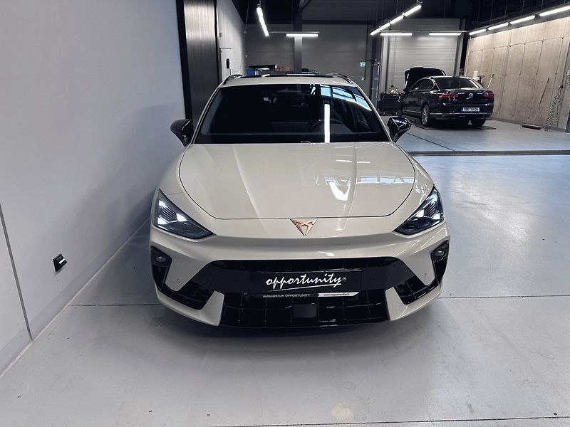 Cupra Leon (2026) SP VZ 2.0 TSI 333k 4WD - fotka 2 z 19