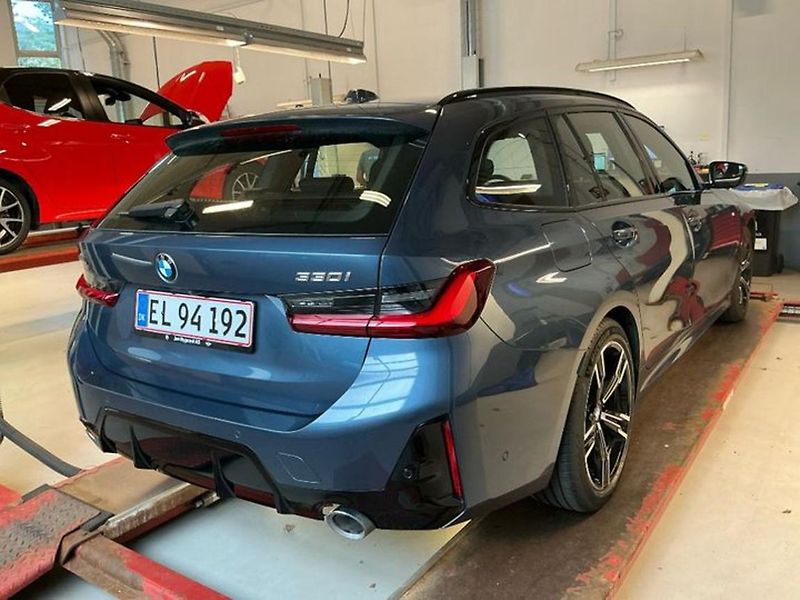 BMW Řada 3 330i xDrive Touring - fotka 6 z 12