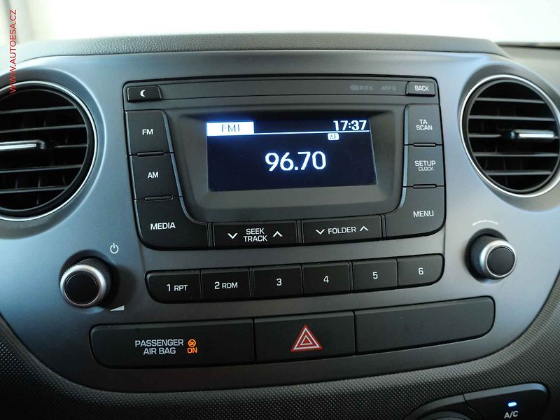Hyundai i10 (2018) 1.0i, ČR, AC, STK6/28 - fotka 17 z 19