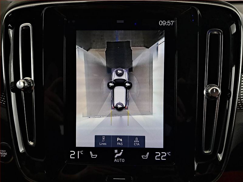Volvo XC40 (2018) R-Design T4 AWD - fotka 20 z 20