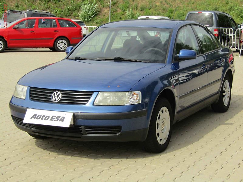 Volkswagen Passat (2000) 1.6 i, AC, výhředv sed - fotka 3 z 15