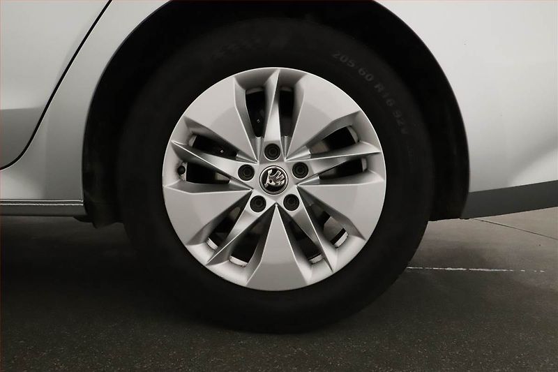 Škoda Octavia (2022) Ambition 2.0 TDI, ČR,1.maj - fotka 12 z 18