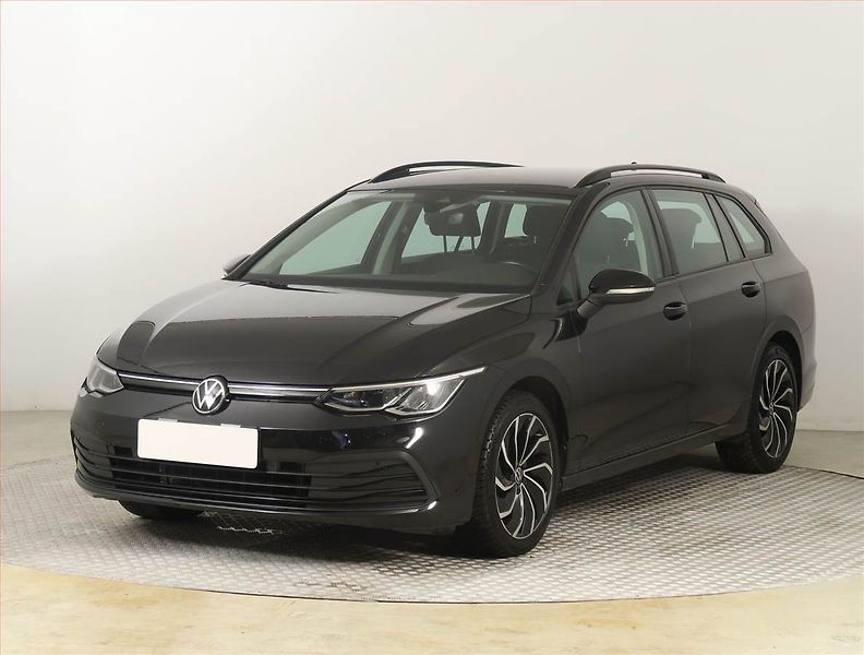Volkswagen Golf (2021) Life 1.5 TSI, ČR,1.maj - fotka 2 z 22