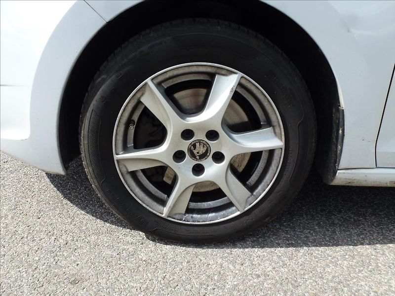 Škoda Rapid 1,4 TSI DSG Automat Spaceback - fotka 40 z 47