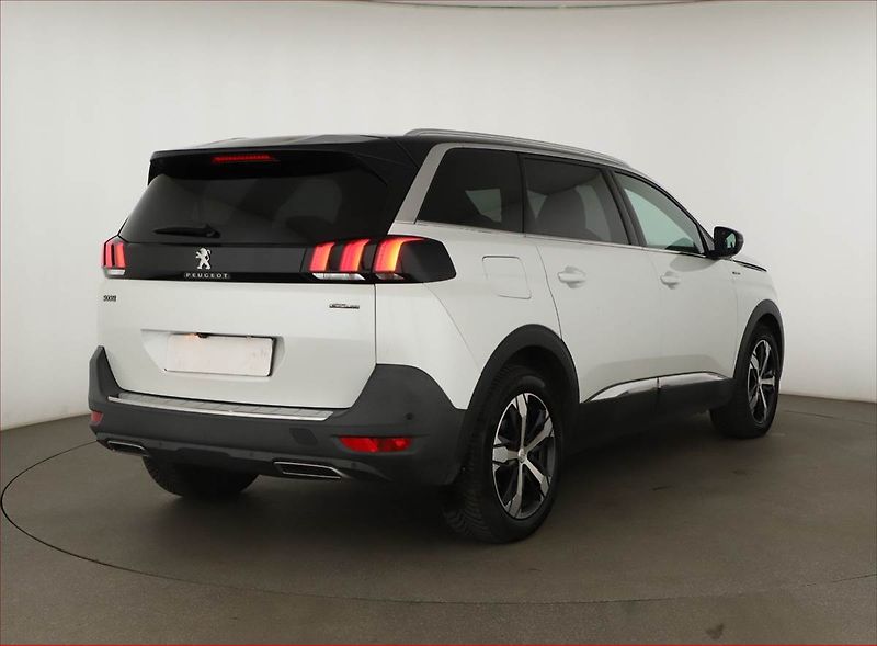 Peugeot 5008 (2019) PureTech 180 - fotka 5 z 21