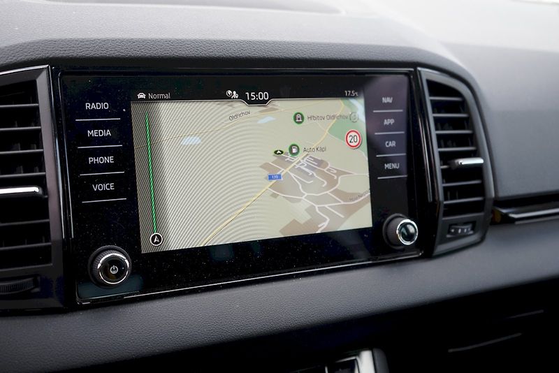 Škoda Karoq (2025) TSI 110 kW DSG Sportline - taž - fotka 18 z 33