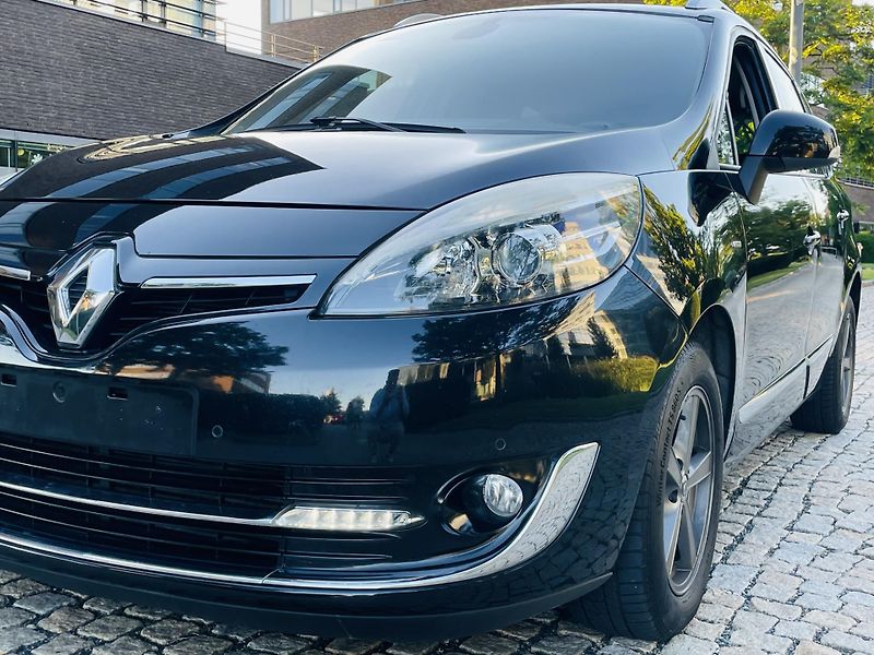 Renault Grand Scénic 1.6dCi MANUÁL KAMERA SERVISKA - fotka 45 z 47