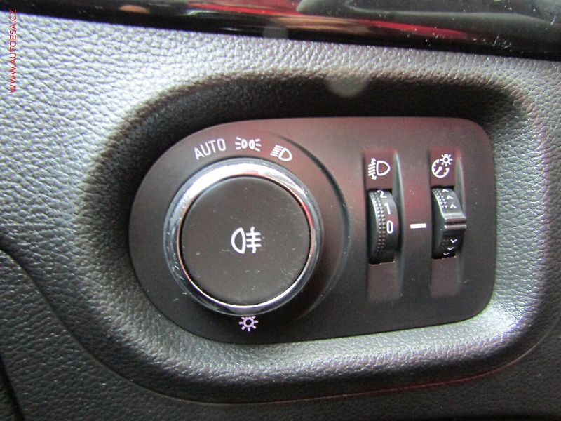 Opel Astra (2021) 1.5 CDTi, AT, LED, AC - fotka 17 z 20