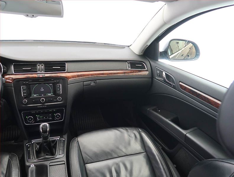 Škoda Superb (2011) Elegance 1.4 TSI, Navi, Xenony - fotka 8 z 23