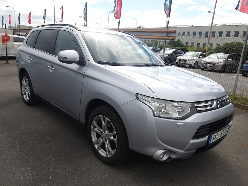 Mitsubishi Outlander 2,3DI-D 4x4 ČR 7 MÍST ! 2.MAJ. - fotka 2 z 39