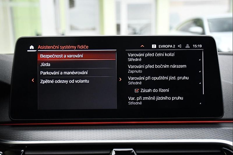 BMW Řada 5 530d xD M-SPORT LASER  - fotka 34 z 46