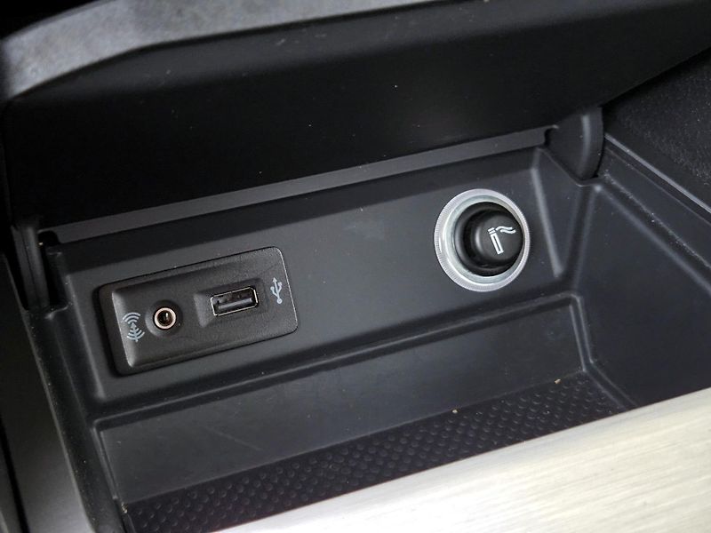 Volkswagen Golf Sportsvan TSi CEBIA,KAMERA,Bi-xenony  - fotka 39 z 43