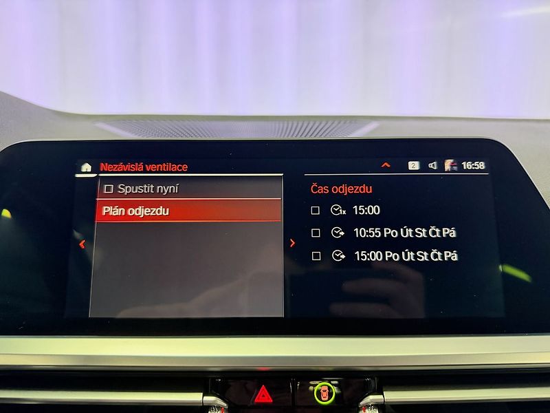 BMW Řada 3 340i xDrive, HUD, HARMAN/KARDO - fotka 15 z 27