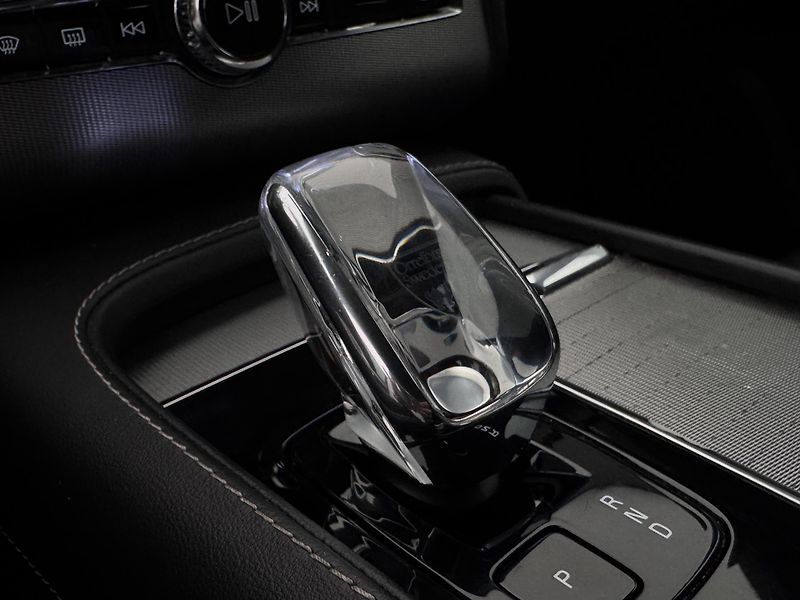 Volvo XC90 B5 AWD PLUS DARK CZ 1.maj - fotka 30 z 46