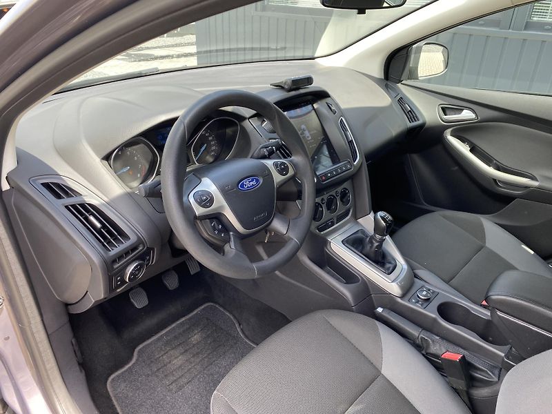 Ford Focus 1.6i 77kW - KLIMA - 118 000KM - fotka 14 z 39