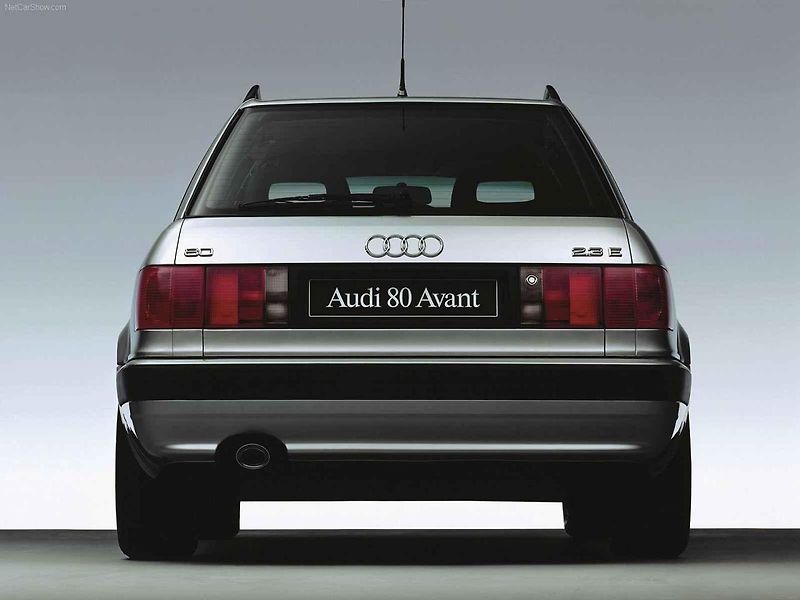 Audi 80 na dobové reklamní fotografii