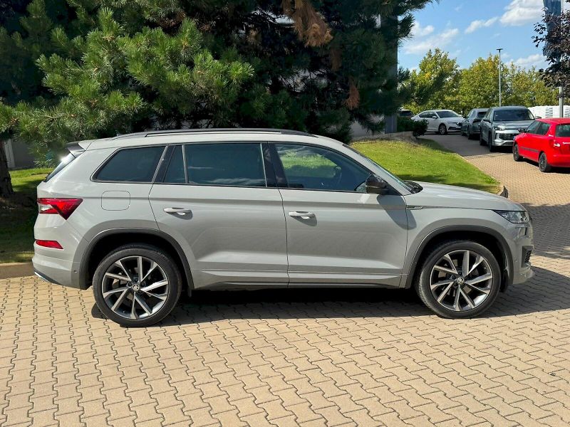 Škoda Kodiaq (2023) SPORTLINE EXCLUSIVE 2.0TSI 140 - fotka 9 z 27
