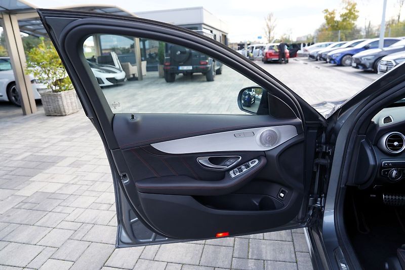 Mercedes-Benz Třídy C C43 AMG 4Matic/ČR/Performance - fotka 13 z 42