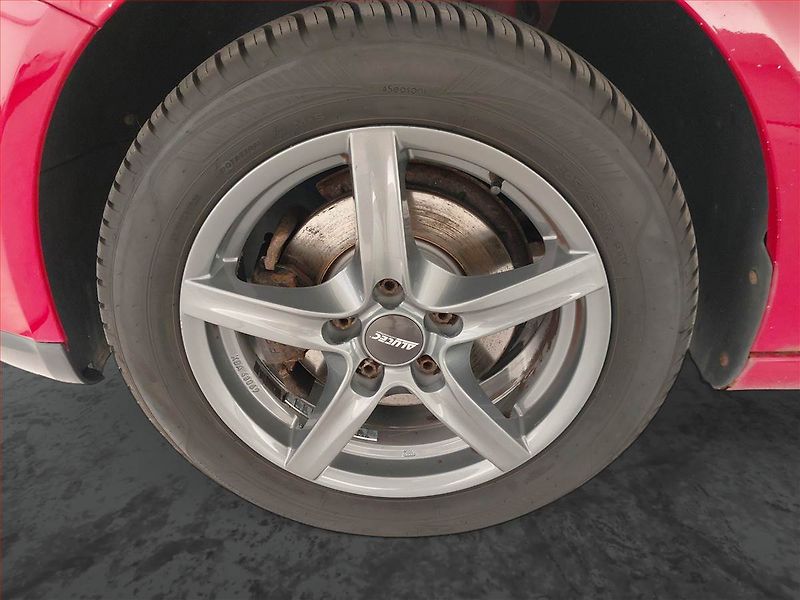 Volkswagen Golf (2008) 1.6, Serv.kniha, po STK - fotka 15 z 17