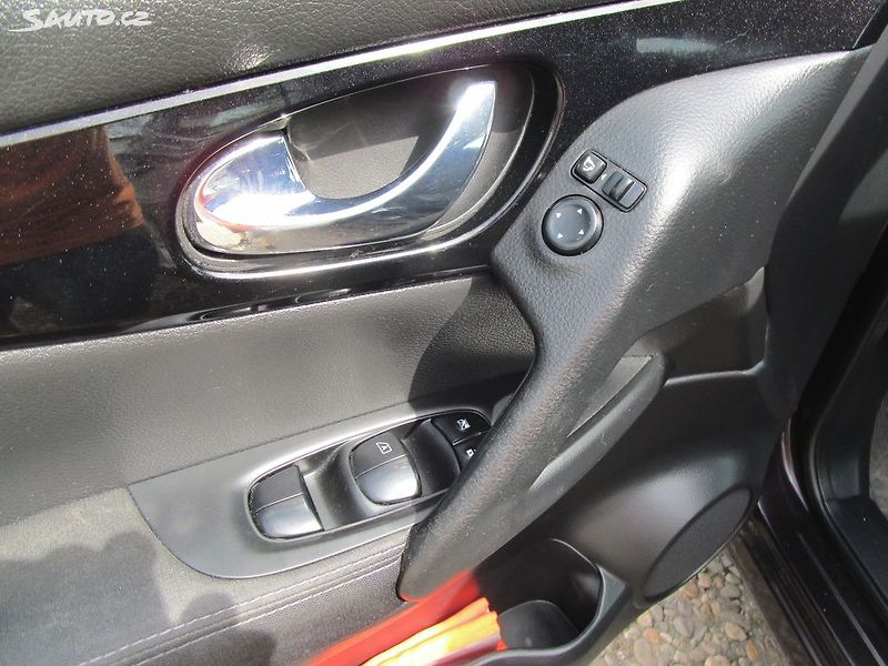 Nissan Qashqai 1,6DCI-96KW-AUTOMAT - fotka 21 z 28