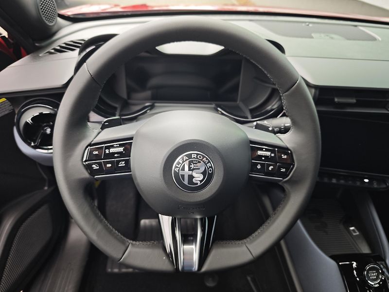 Alfa Romeo Junior (2026)  1,2 T 145 PS automat - fotka 25 z 40