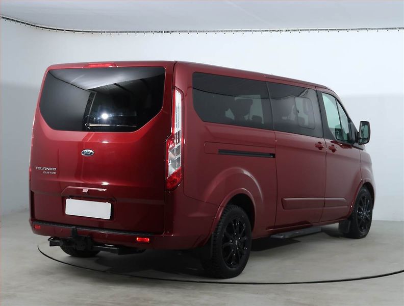 Ford Tourneo Custom (2019) Titanium 2.0 EcoBlue, ČR, 1Maj - fotka 5 z 24