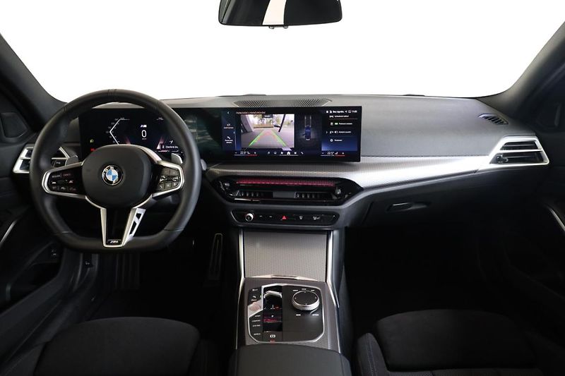BMW Řada 3 330i xDrive Touring - fotka 8 z 24