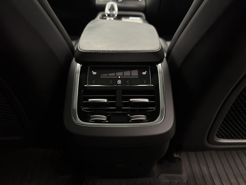 Volvo XC90 B5 AWD ULTIMATE AUT  - fotka 31 z 57