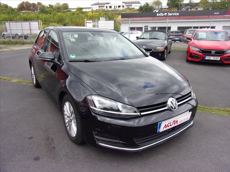 Volkswagen Golf 1,4 TSI Highline Webasto 103kW - fotka 1 z 31