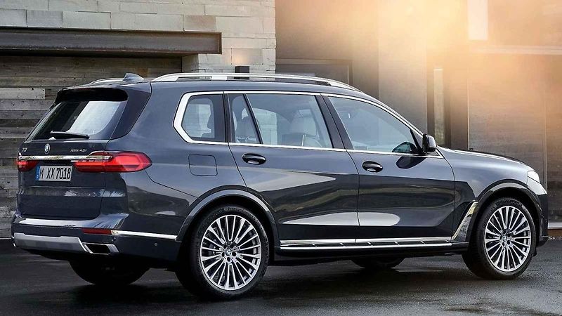 BMW X7 vs. Mercedes GLS vs. Volvo XC90 vs. Audi Q7