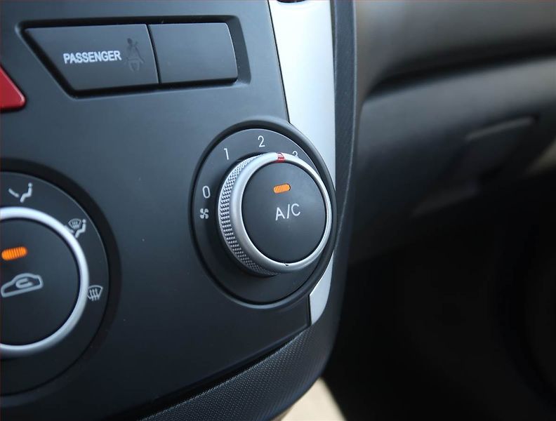 Kia Ceed (2012) 1.4 CVVT, Park. senzory - fotka 16 z 17