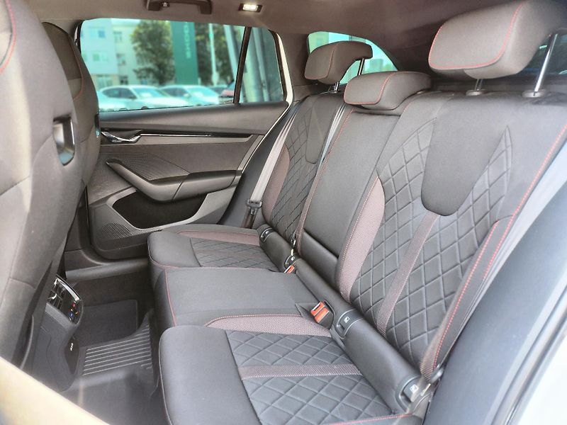 Škoda Octavia RS 2.0 TDI 147 kw DSG 4x4 Comb - fotka 22 z 26