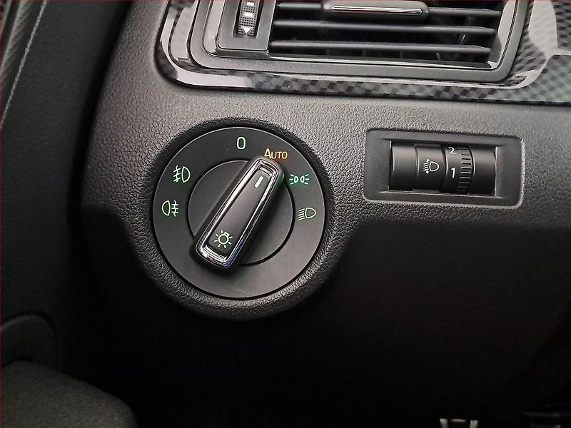 Škoda Rapid (2016) Spaceback 1.2 TSI, ČR,1.maj - fotka 16 z 18