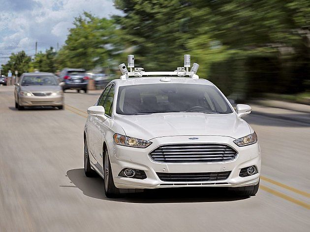 Ford se věnuje vývoji samořízených aut.