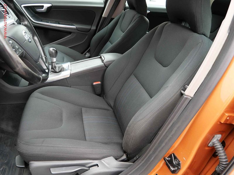 Volvo S60 (2011) 2.0 T, AC, park.asist - fotka 9 z 18
