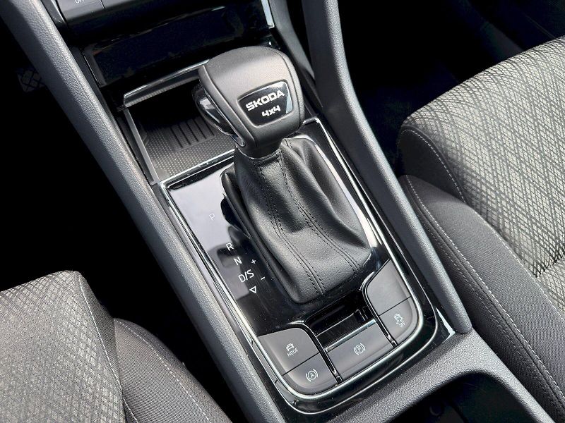 Škoda Karoq (2025) 2.0 TDI 110kW 4x4 DSG Top Sele - fotka 28 z 35