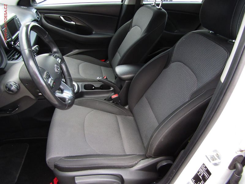 Hyundai i30 (2017) 1.6CRDi, ČR, servis.kniha, AC - fotka 9 z 19