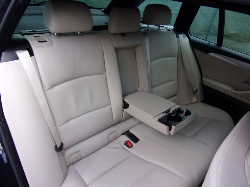 BMW Řada 5 (2012) M550d X-DRIVE 280kW KRÁSNÝ VŮZ - fotka 28 z 34