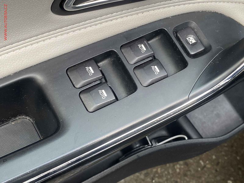 Kia Ceed (2013) 1.6 GDi, Exclusive, navi - fotka 11 z 20
