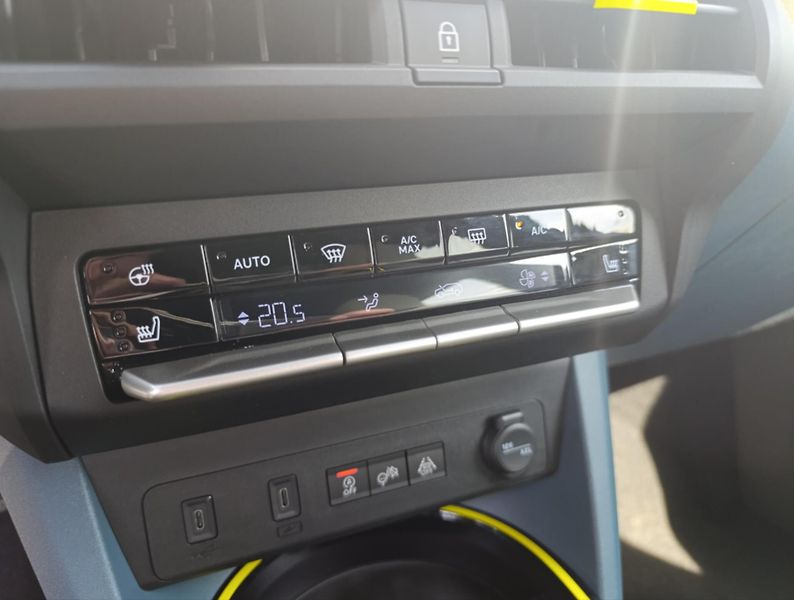 Fiat Grande Panda 1,2 Turbo 100k La Prima - fotka 15 z 16
