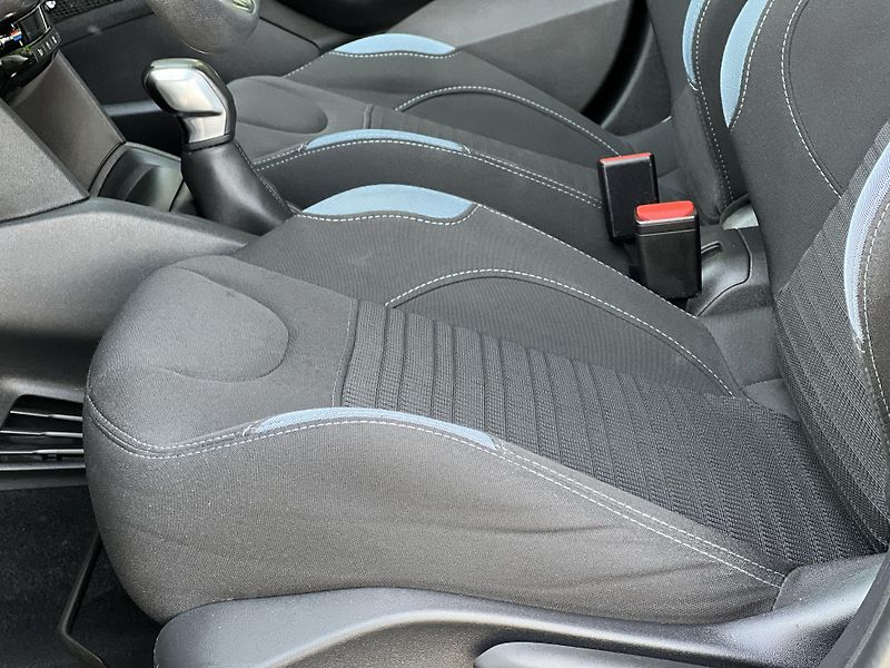 Peugeot 208 1.2i KLIMA PANORAMA TEMPOMAT - fotka 12 z 44