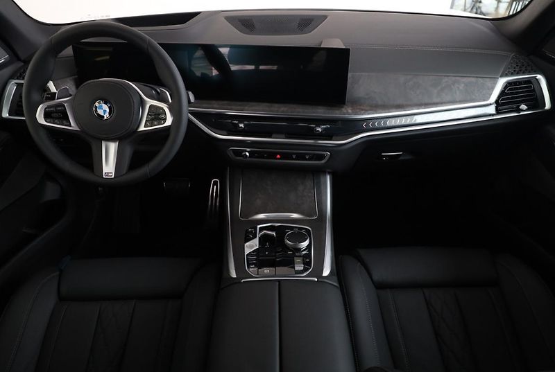 BMW X5 xDrive30d - fotka 5 z 18