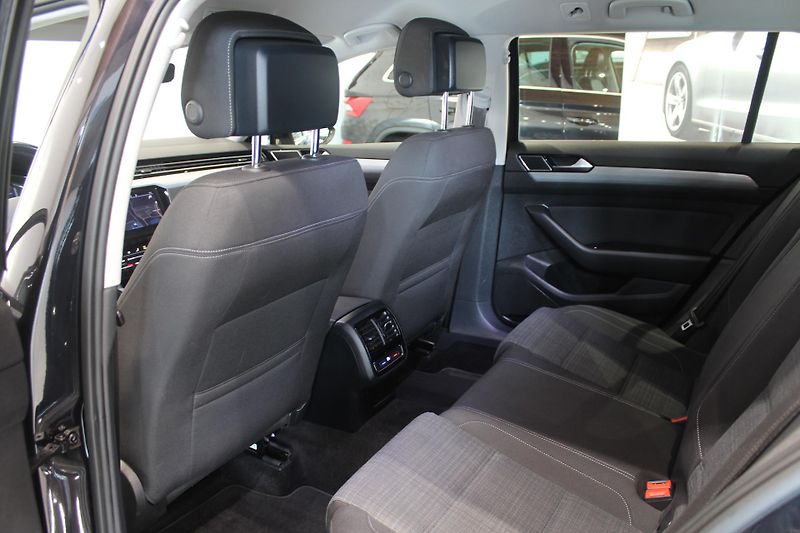Volkswagen Passat (2021) 2.0TDI DSG Display LED - fotka 16 z 34