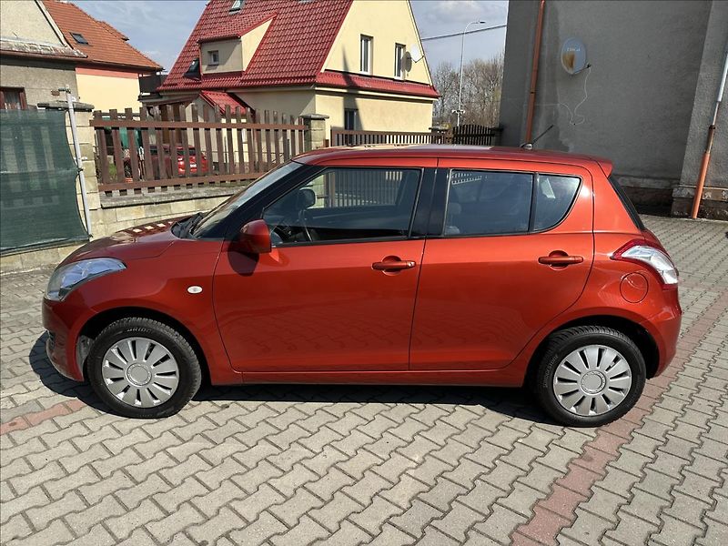 Suzuki Swift 1,2 4x4 - fotka 8 z 18