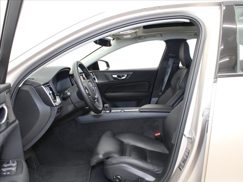 Volvo S60 2,0 B5 AWD Ultimate Dark ČR - fotka 6 z 28