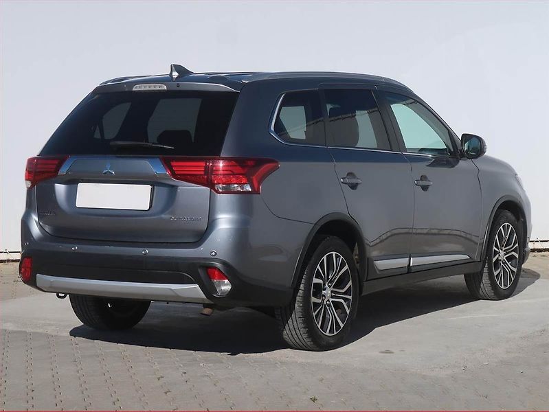 Mitsubishi Outlander (2017) Instyle 2.2 DI-D, 4X4 - fotka 5 z 18