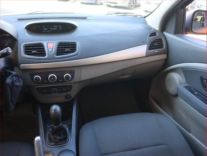Renault Mégane (2012) 1.6 16V, Tempomat - fotka 8 z 15