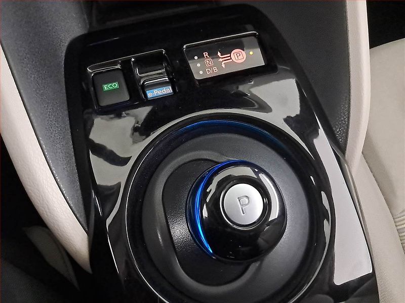Nissan Leaf (2018) 40 kWh, SoH 80%, Automat - fotka 18 z 21