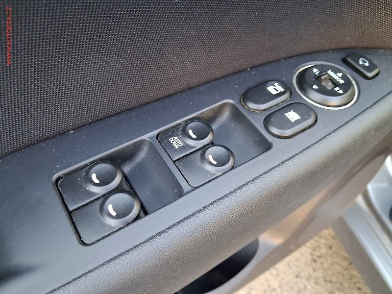 Hyundai i30 (2012) 1.6 dCi, 1.maj,ČR, AC, STK6 - fotka 13 z 15