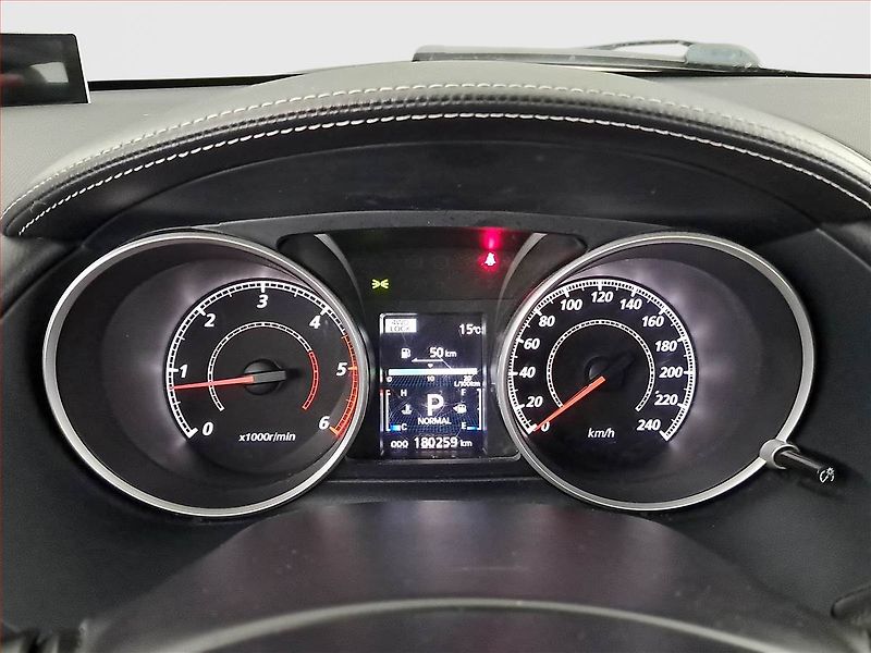 Mitsubishi Outlander (2011) 2.2 DI-D, 4X4, Automat - fotka 11 z 22